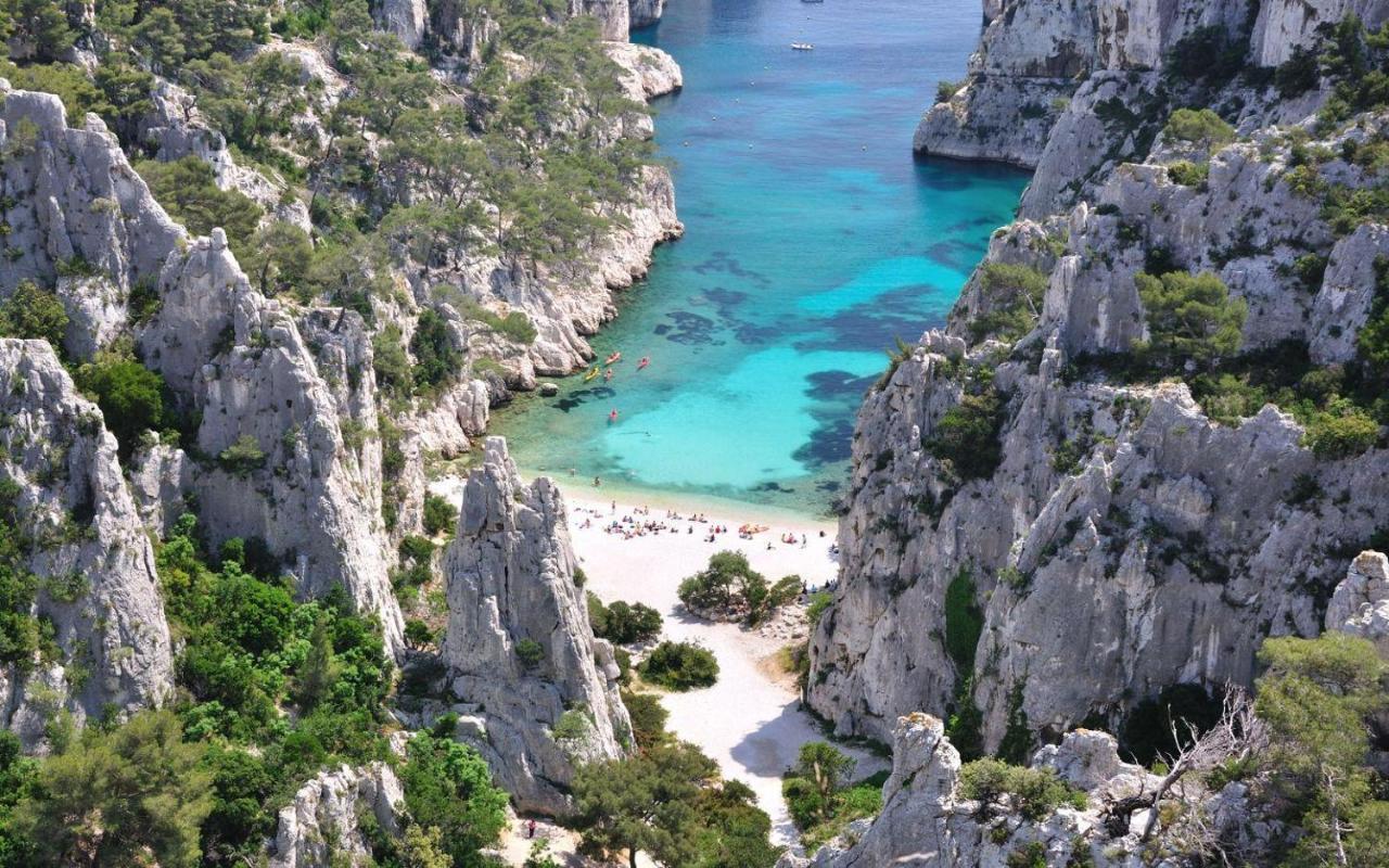 Hotel Les Volets Rouges - Cassis Bagian luar foto