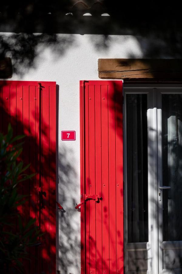 Hotel Les Volets Rouges - Cassis Bagian luar foto