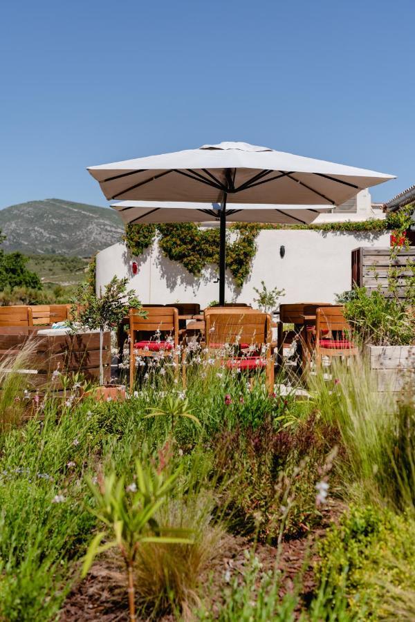Hotel Les Volets Rouges - Cassis Bagian luar foto